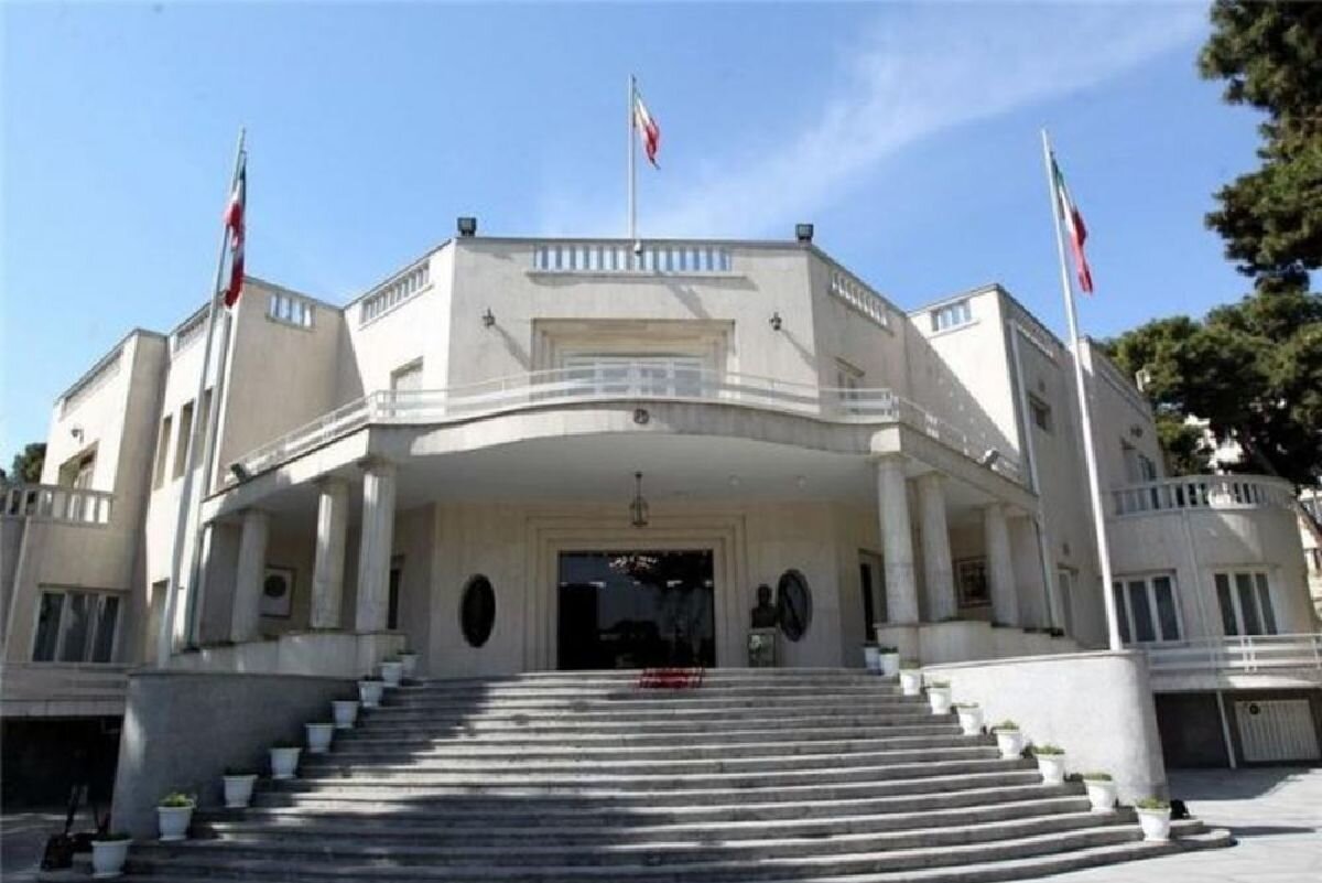 ماجرای توهین معاون وزیر بهداشت به خبرنگار زن رکنا چه بود؟ | واکنشها، عذرخواهی + فیلم جلسه