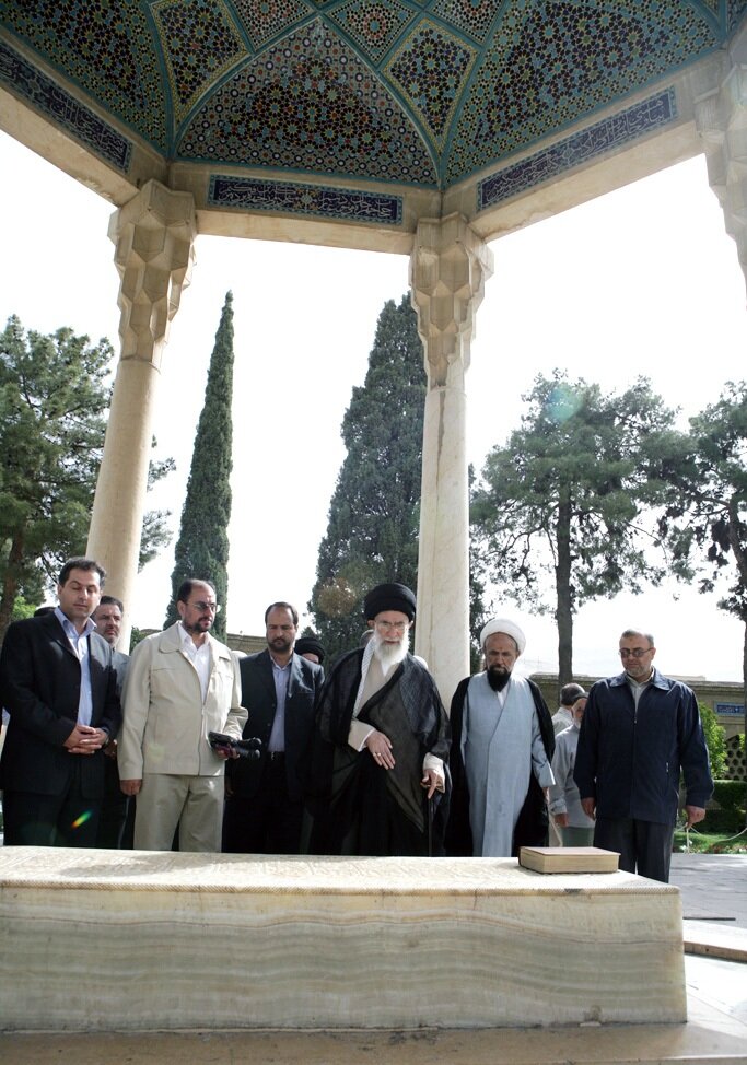 دیوان حافظ زیباترین میراث فرهنگی ایرانیان/ شعر، حافظِ هویت ملی است