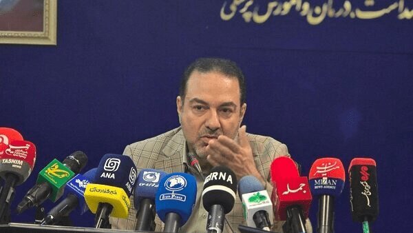 ماجرای توهین معاون وزیر بهداشت به خبرنگار زن رکنا چه بود؟ | واکنشها، عذرخواهی + فیلم جلسه