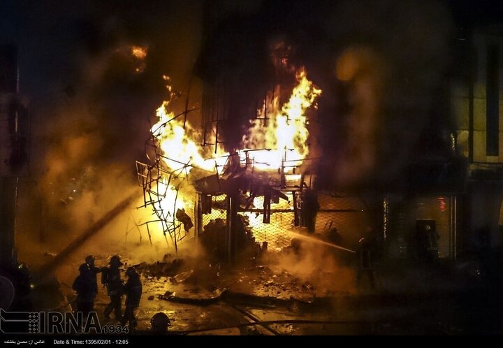 نبرد سخت با شعله‌ها در الیت/ باران هم کمک نکرد