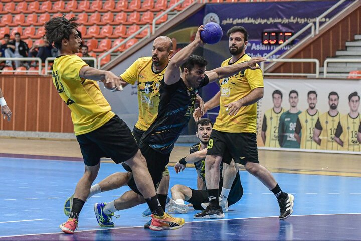 ما مدعی قهرمانی هستیم