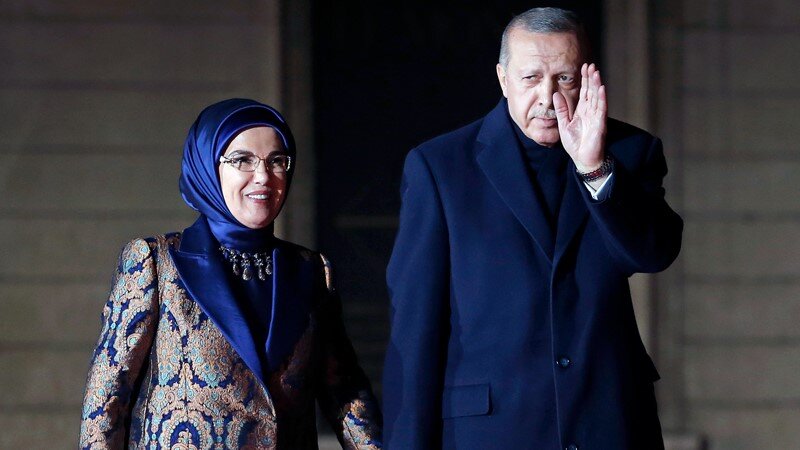 زن اردوغان کیست؟ زندگی، نقش اجتماعی و تأثیر بانوی اول ترکیه