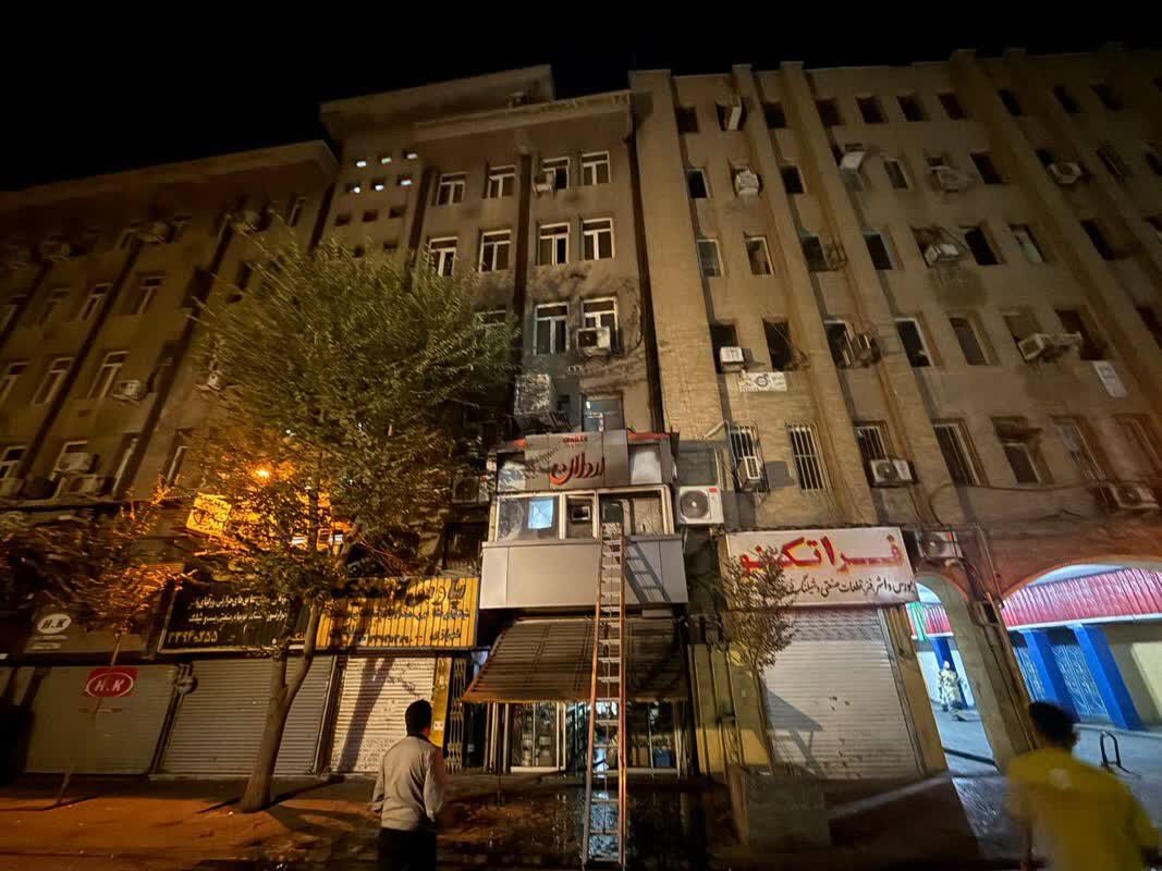 جزئیات نجات ۸۵ مسافر در یک هتل با تلاش آتشنشانان تهرانی + عکس