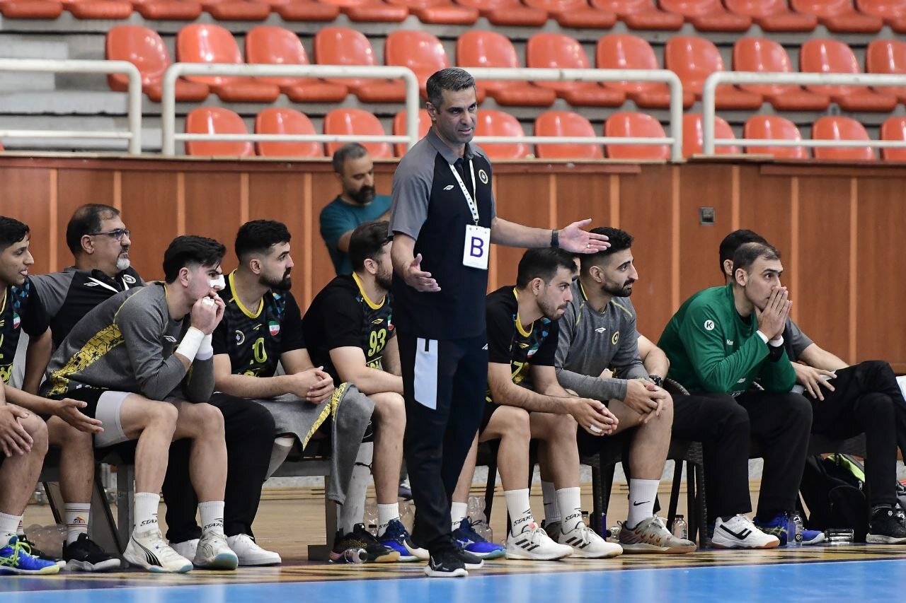 تعویق‌های لیگ آسیب‌زننده است/ هنوز امید قهرمانی داریم