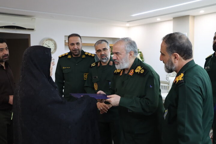 دیدار جانشین فرمانده کل سپاه با خانواده شهید تازه تفحص‌شده گلستان