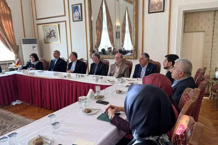 صالحی بر اهمیت و جایگاه زبان فارسی در حوزه علم و فرهنگ تمدن اسلامی تأکید کرد