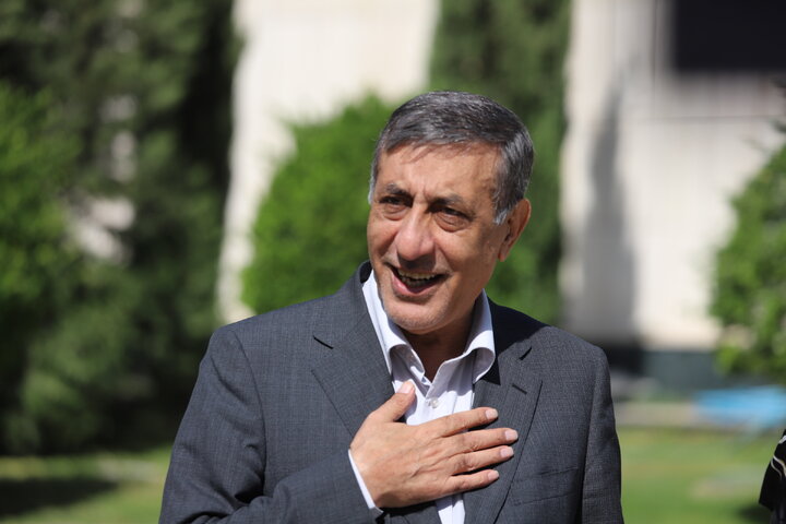 رشد متوازن تولید و تجارت، زمینه‌ساز کنترل تورم / تغییری در قیمت بنزین نداریم