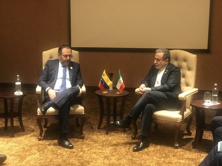 دیدار عراقچی و وزیر خارجه ونزوئلا در کامپالا دیدار عراقچی و وزیر خارجه ونزوئلا در کامپالا