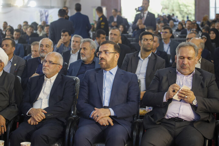 رشد اقتصادی و صادرات غیرنفتی، محور برنامه هفتم توسعه است رشد اقتصادی و صادرات غیرنفتی، محور برنامه هفتم توسعه است