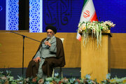 امام جمعه اصفهان: با همدلی و تلاش مضاعف گام‌های موثری در راستای مسائل استان برداشته شود