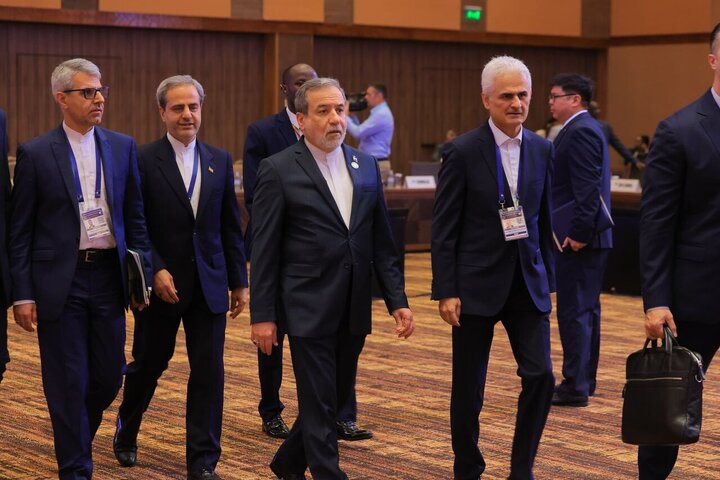 عراقچی در اوگاندا/ تاکید بر اصول بنیادین «عدم تعهد» در فضای تهدیدات جدید جهانی