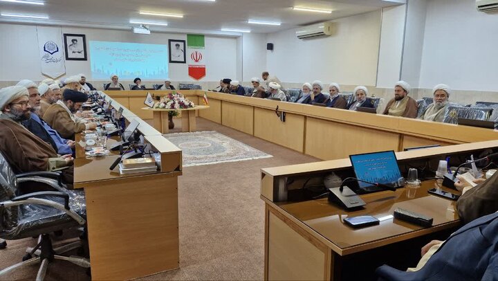 جلسه هم‌اندیشی مشاور رئیس‌جمهور با مدیران حوزه علمیه اصفهان