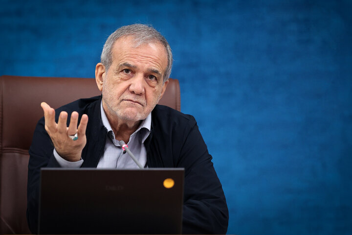 President Pezeshkian Arrives in Isfahan, Calls for Managerial Excellence and Self-Reliance