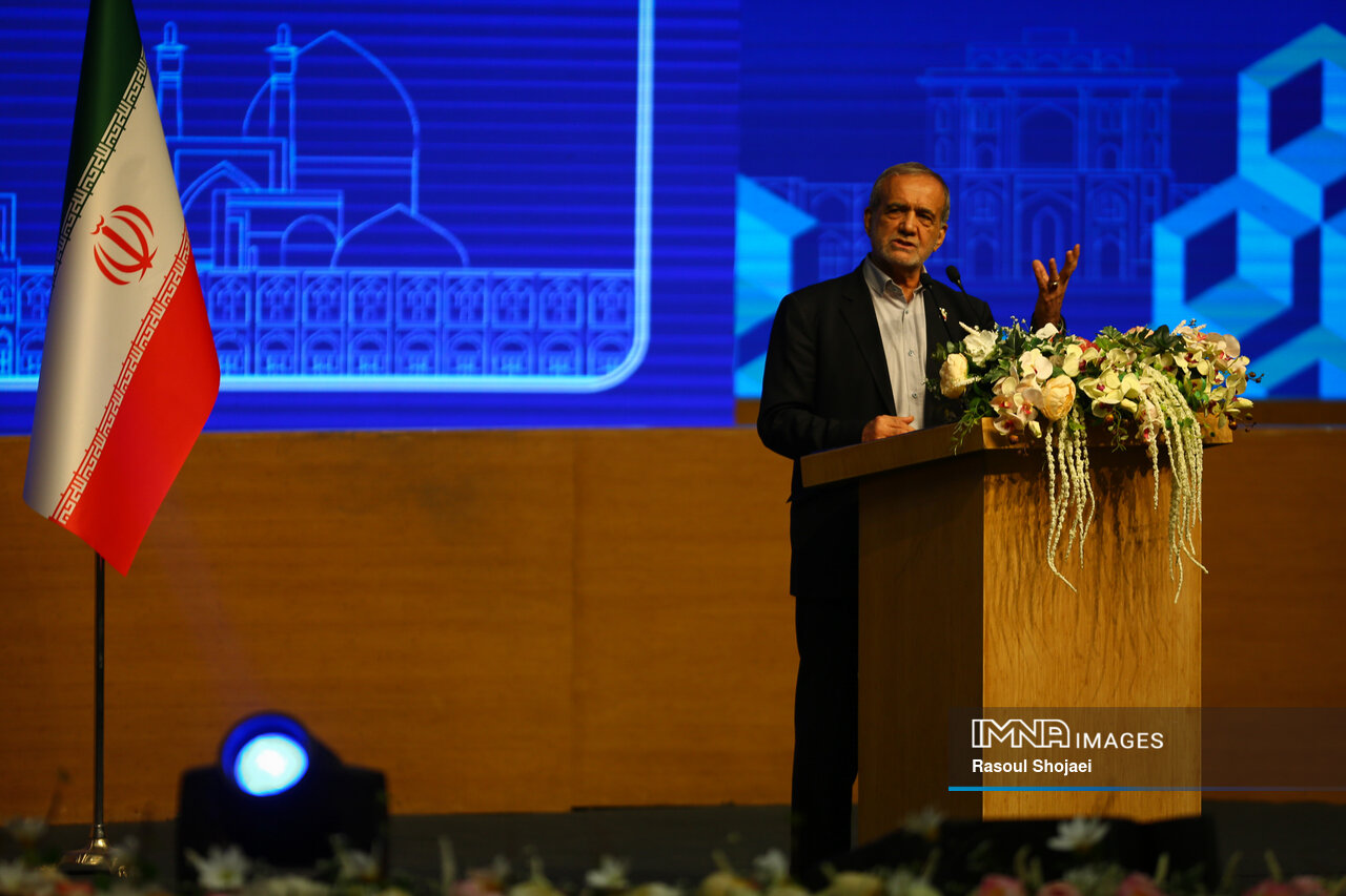 President Pezeshkian Pledges Special Focus on Resolving Isfahan Farmers' Water Challenges