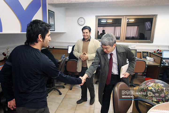 بازدید ریاست بخش فرهنگی و دبیر اول سفارت ژاپن در ایران از خبرگزاری ایمنا، دی 1390