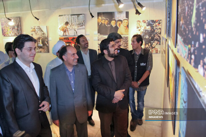 افتتاح نمایشگاه عکاسان خبرگزاری ایمنا(چشم سوم)، مرداد 1391