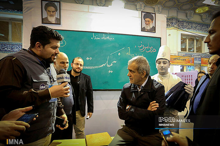 حضورمسعود پزشکیان در نمایشگاه مطبوعات، آبان 1395