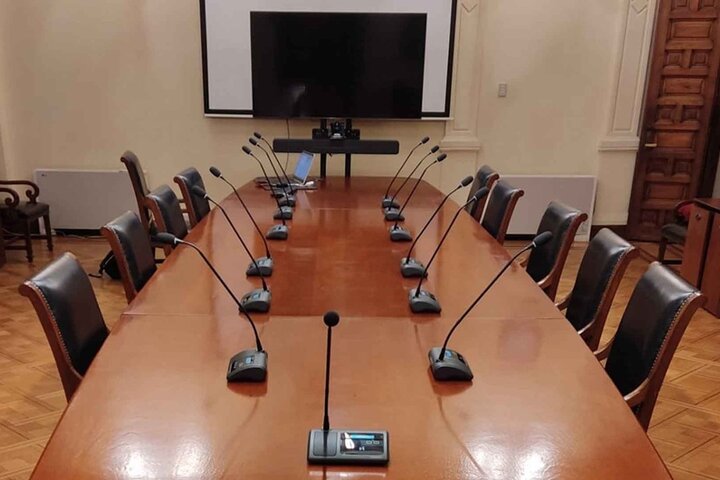 مزایا و معایب سیستم کنفرانس بیسیم | نکاتی برای بهترین انتخاب