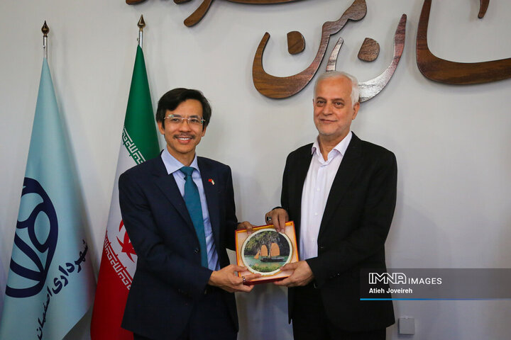 دیدار شهردار اصفهان و سفیر ویتنام در ایران