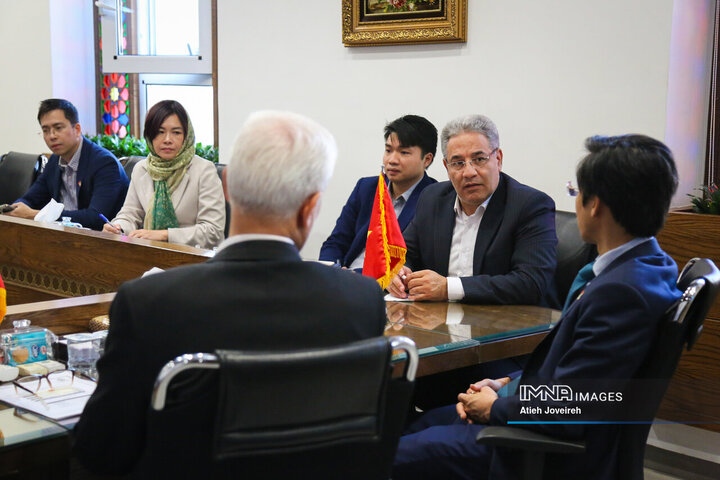 دیدار شهردار اصفهان و سفیر ویتنام در ایران