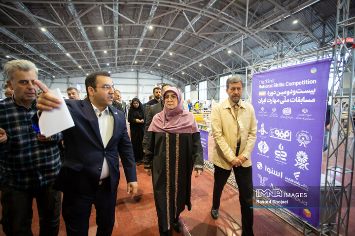 بازدید سخنگوی دولت از مسابقات ملی مهارت ایران در اصفهان
