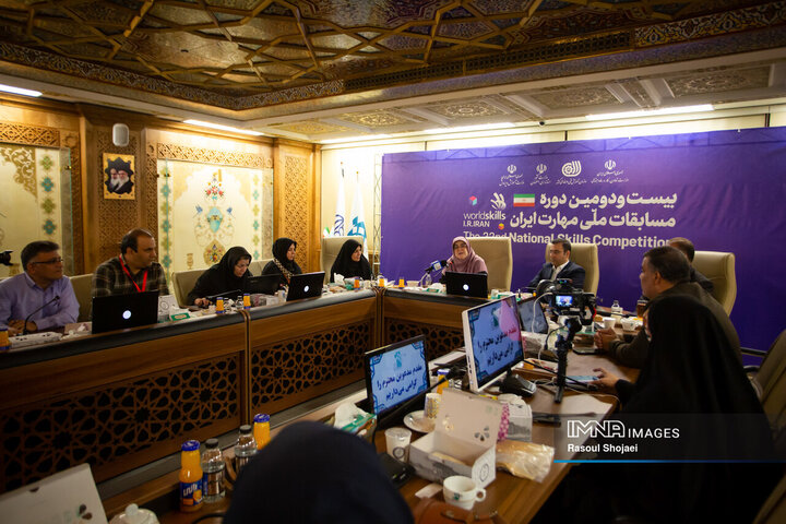 بازدید سخنگوی دولت از مسابقات ملی مهارت ایران در اصفهان