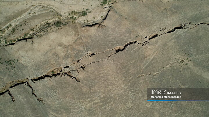 فرونشست روستای طاهر اباد کاشان