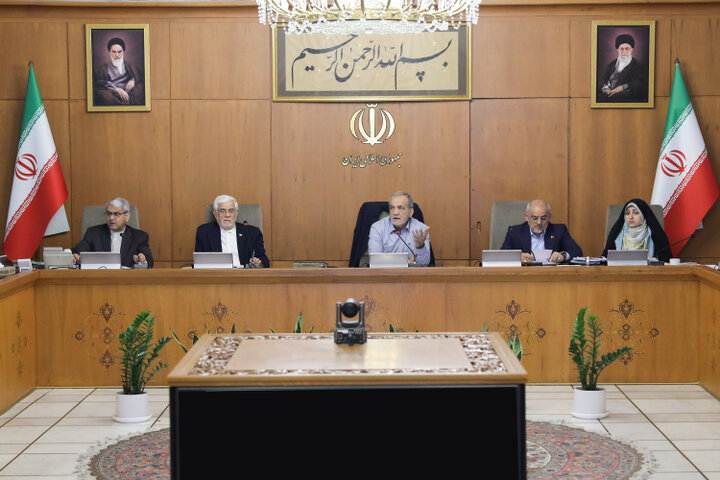 هر مقررهای که موجب فشار اقتصادی بر زندگی مردم شود، باید اصلاح شود هر مقررهای که موجب فشار اقتصادی بر زندگی مردم شود، باید اصلاح شود