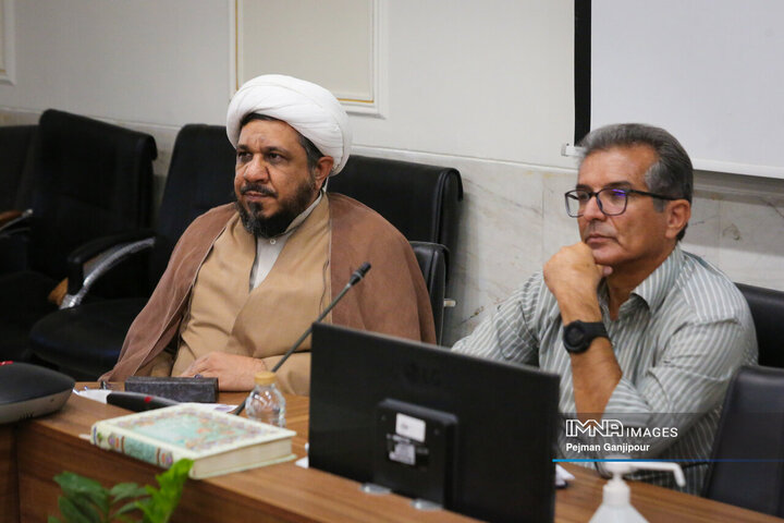 نشست ستاد عالی بزرگداشت یوم‌الله 13 آبان استان اصفهان