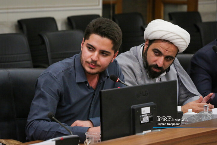 نشست ستاد عالی بزرگداشت یوم‌الله 13 آبان استان اصفهان