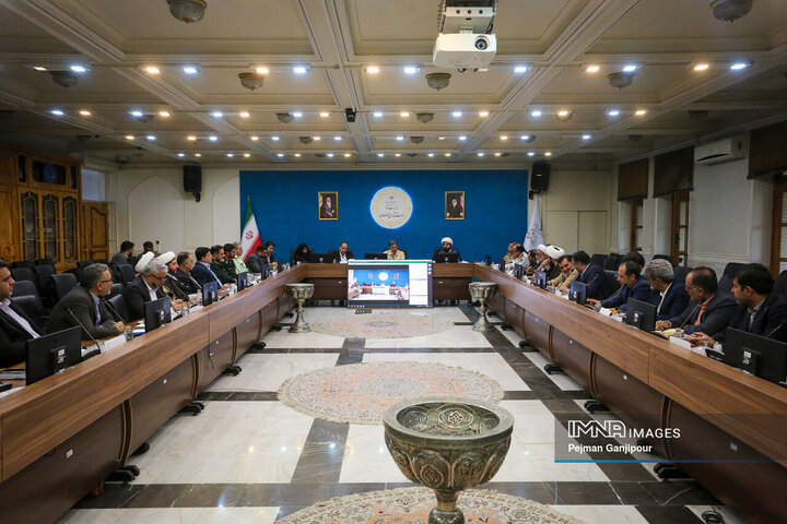 نشست ستاد عالی بزرگداشت یوم‌الله 13 آبان استان اصفهان