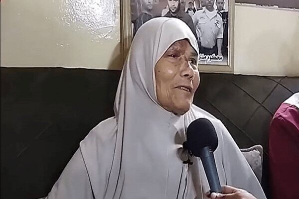 مادر فلسطینی: ما به دست مردی از قوم فارس، پیروز میشویم + فیلم مادر فلسطینی: ما به دست مردی از قوم فارس، پیروز میشویم + فیلم