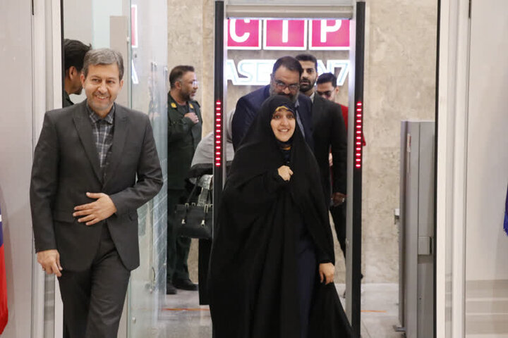معاون امور زنان و خانواده دولت چهاردهم وارد اصفهان شد معاون امور زنان و خانواده دولت چهاردهم وارد اصفهان شد