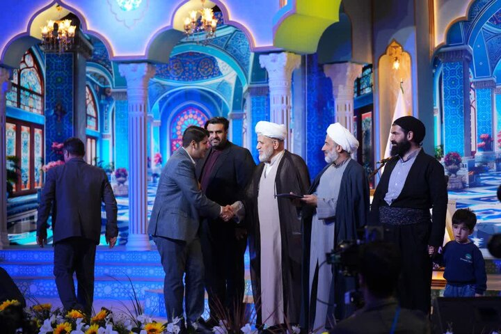معرفی برترینهای بخش نغمات چهلوهشتمین دوره مسابقات سراسری قرآن در سنندج معرفی برترینهای بخش نغمات چهلوهشتمین دوره مسابقات سراسری قرآن در سنندج