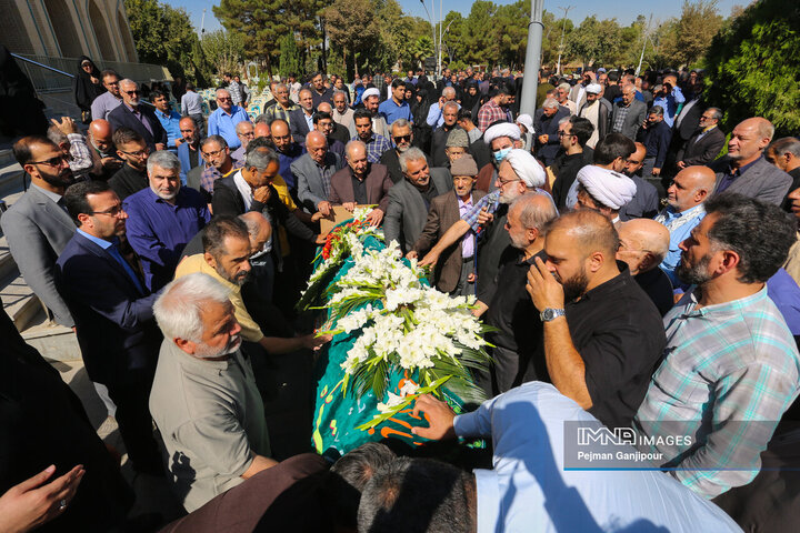 مراسم تشییع پدر شهیدان نادرالاصلی در اصفهان