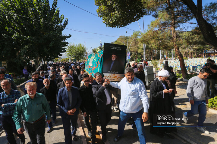 مراسم تشییع پدر شهیدان نادرالاصلی در اصفهان