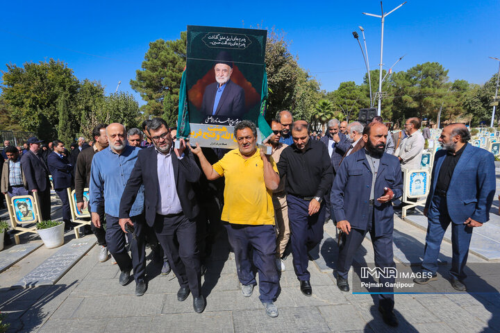 مراسم تشییع پدر شهیدان نادرالاصلی در اصفهان