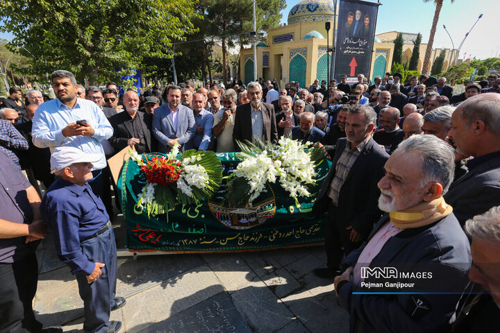 مراسم تشییع پدر شهیدان نادرالاصلی در اصفهان