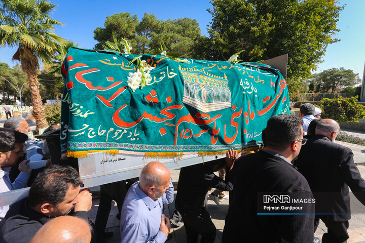 مراسم تشییع پدر شهیدان نادرالاصلی در اصفهان