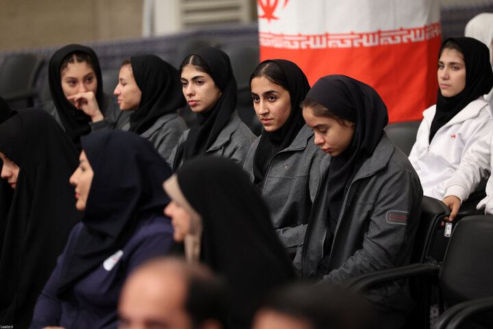 دیدار قهرمانان ورزشی و مدال‌آوران المپیادهای علمی با رهبر انقلاب