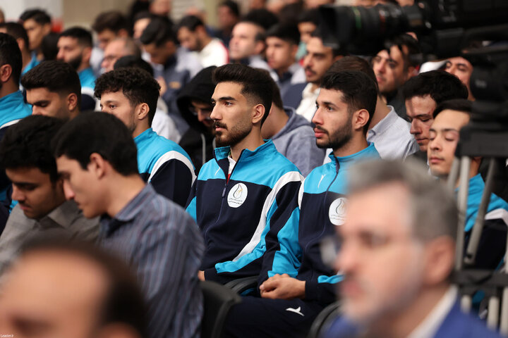 دیدار قهرمانان ورزشی و مدال‌آوران المپیادهای علمی با رهبر انقلاب