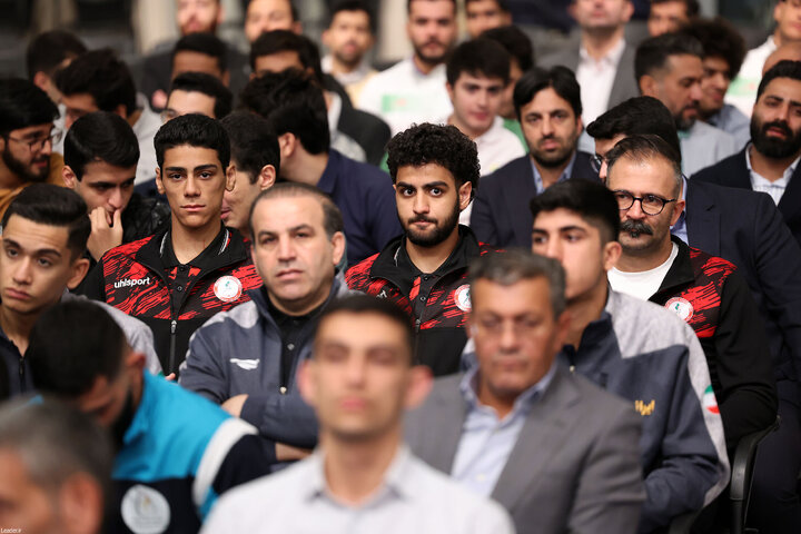 دیدار قهرمانان ورزشی و مدال‌آوران المپیادهای علمی با رهبر انقلاب