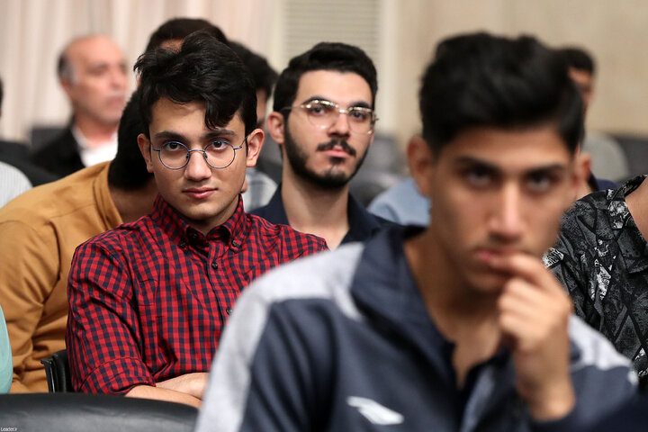 دیدار قهرمانان ورزشی و مدال‌آوران المپیادهای علمی با رهبر انقلاب