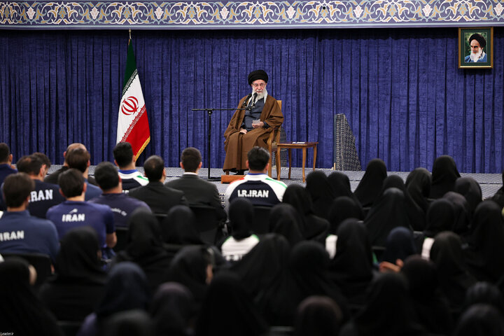 دیدار قهرمانان ورزشی و مدال‌آوران المپیادهای علمی با رهبر انقلاب