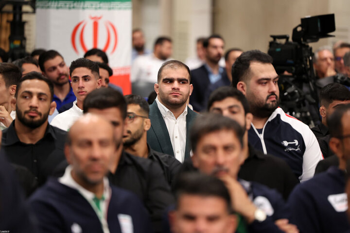 دیدار قهرمانان ورزشی و مدال‌آوران المپیادهای علمی با رهبر انقلاب