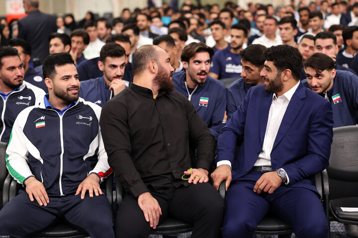 دیدار قهرمانان ورزشی و مدال‌آوران المپیادهای علمی با رهبر انقلاب