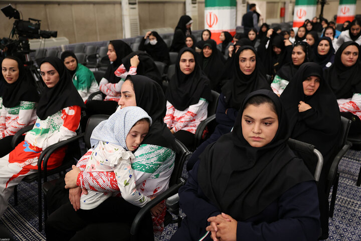 دیدار قهرمانان ورزشی و مدال‌آوران المپیادهای علمی با رهبر انقلاب