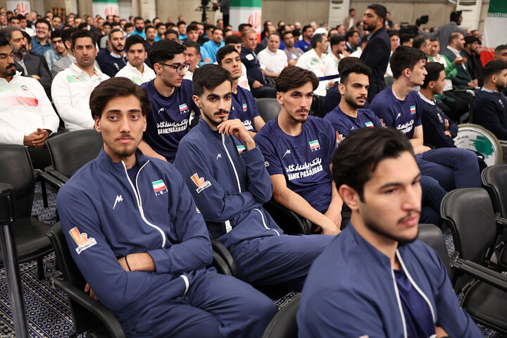 دیدار قهرمانان ورزشی و مدال‌آوران المپیادهای علمی با رهبر انقلاب
