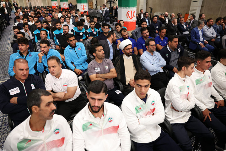 دیدار قهرمانان ورزشی و مدال‌آوران المپیادهای علمی با رهبر انقلاب