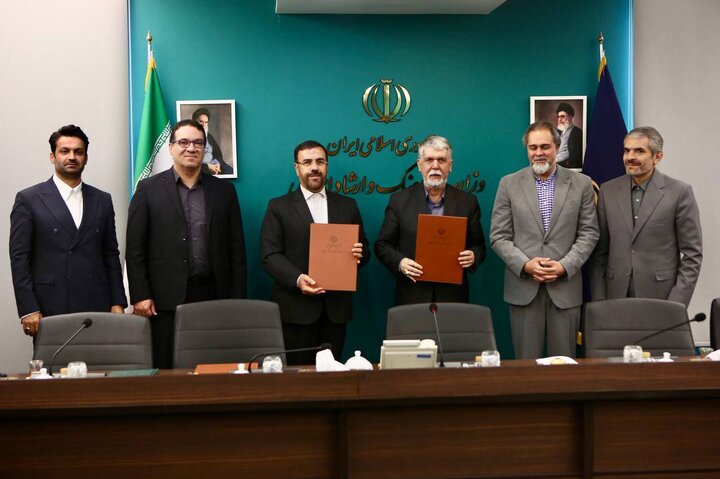 امضای تفاهمنامه برگزاری «جشنواره جهانی فیلم فجر» در استان فارس امضای تفاهمنامه برگزاری «جشنواره جهانی فیلم فجر» در استان فارس